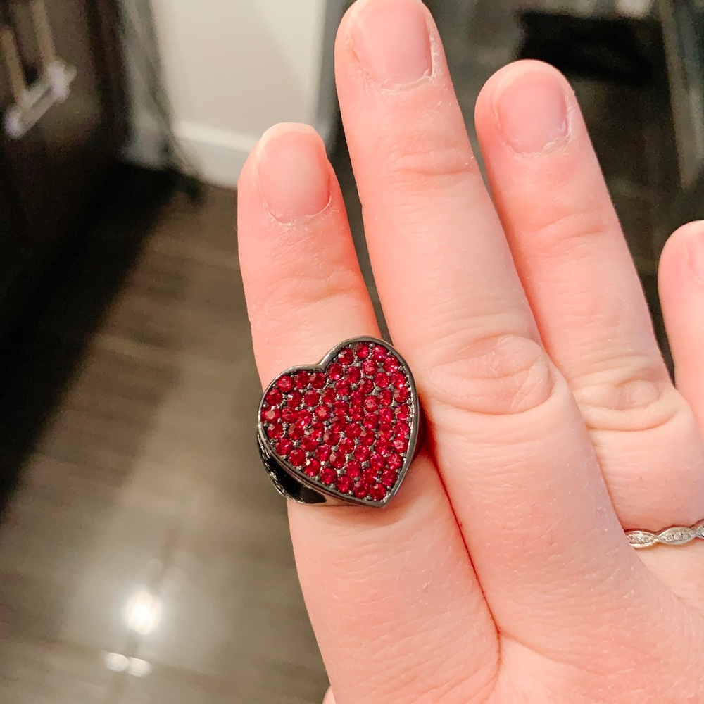 💕3/$40💕 Heart Shaped Guess Ring